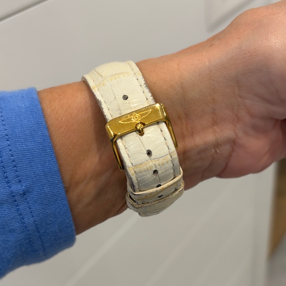 Invicta Gold and Cream Watch - Picture 8 of 11